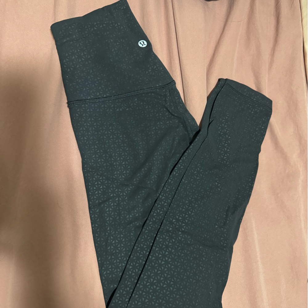 Black/black pattern lulu align leggings 25”